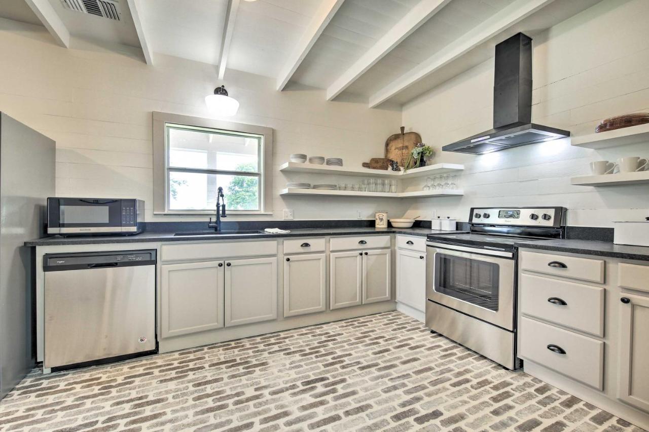 Peaceful Schulenburg Farmhouse With Fire Pit And Grill Luaran gambar