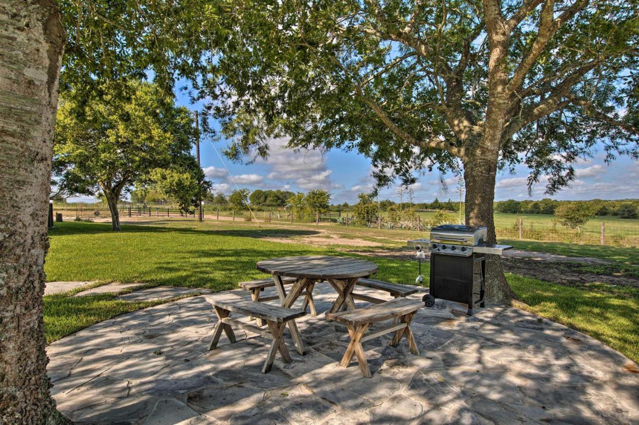 Peaceful Schulenburg Farmhouse With Fire Pit And Grill Luaran gambar